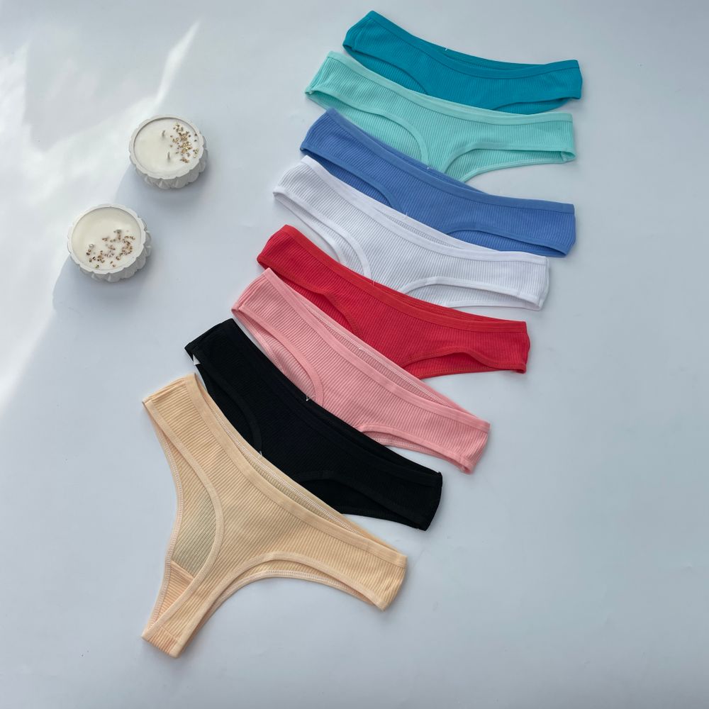 Класичні стрінги з маленьким написом