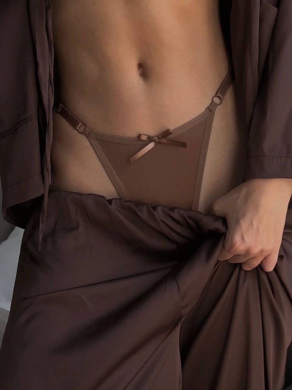 Шовкові стрінги на регуляторах