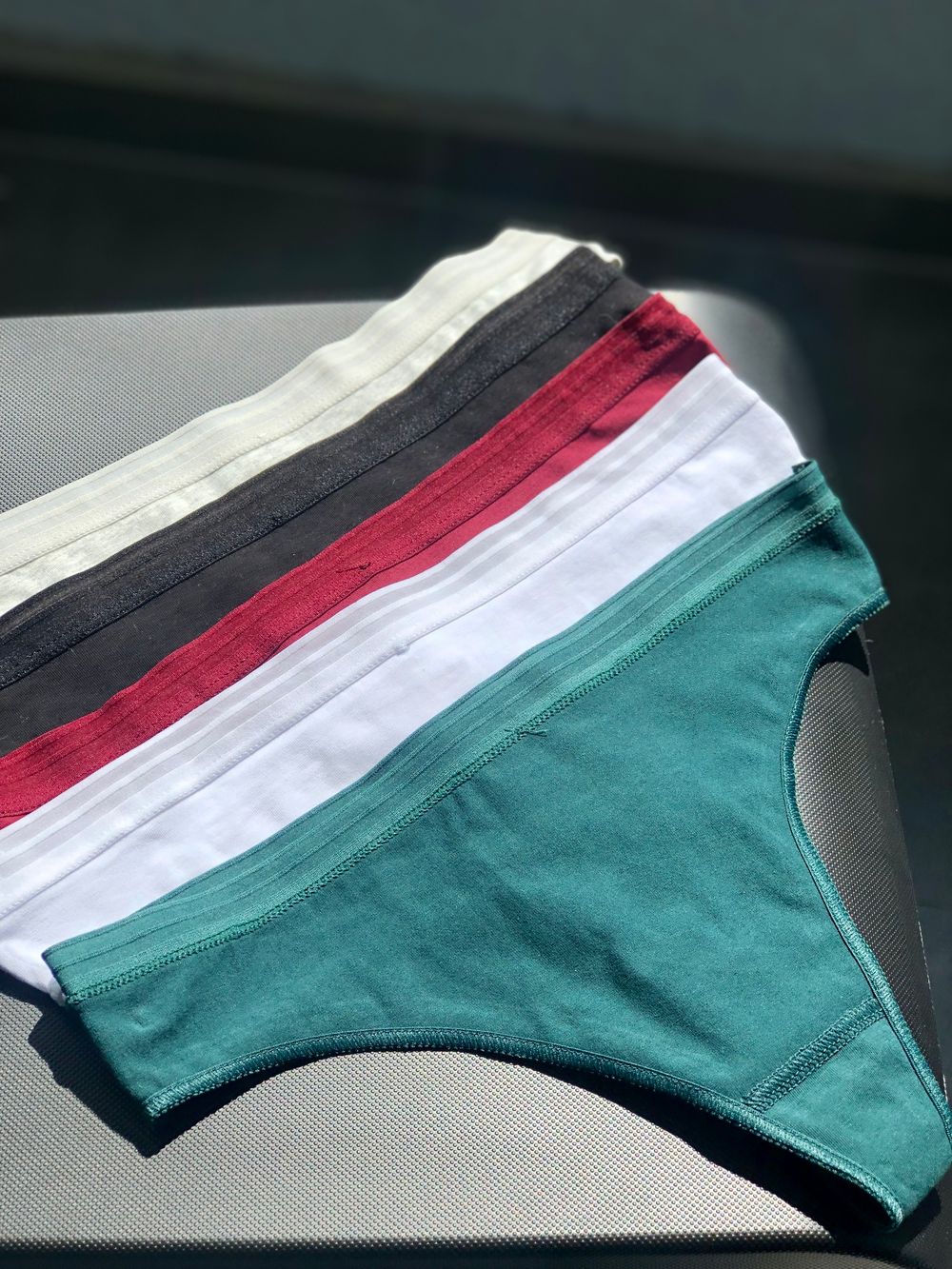 Базові стрінги з напіврозорою широкою резинкою