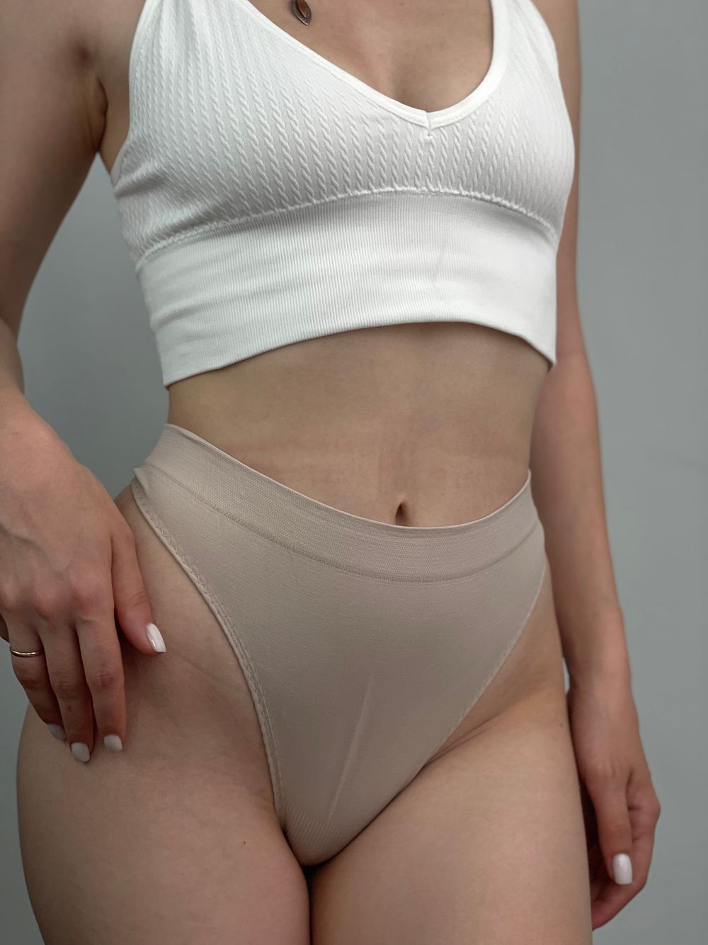 Базові високі стрінги