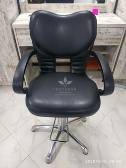 Крісло перукарське Clio