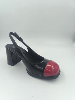 Женские туфли из искусственной лаковой кожи с ремешком
/ Размеры35-40