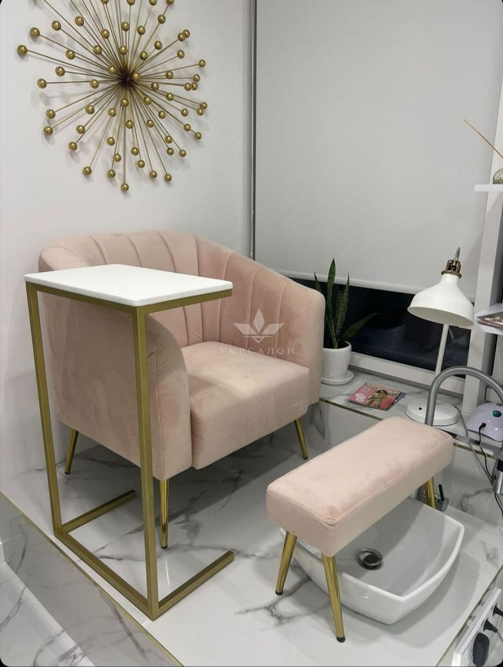 Столик для клиентов Tertio Gold