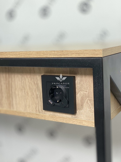 Манікюрний стіл Oliver