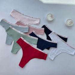 Стрінги з мінімалістичним написом на резинці