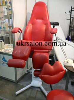 Педикюрно-косметологическое кресло КП-5 с подставкой для ванночки