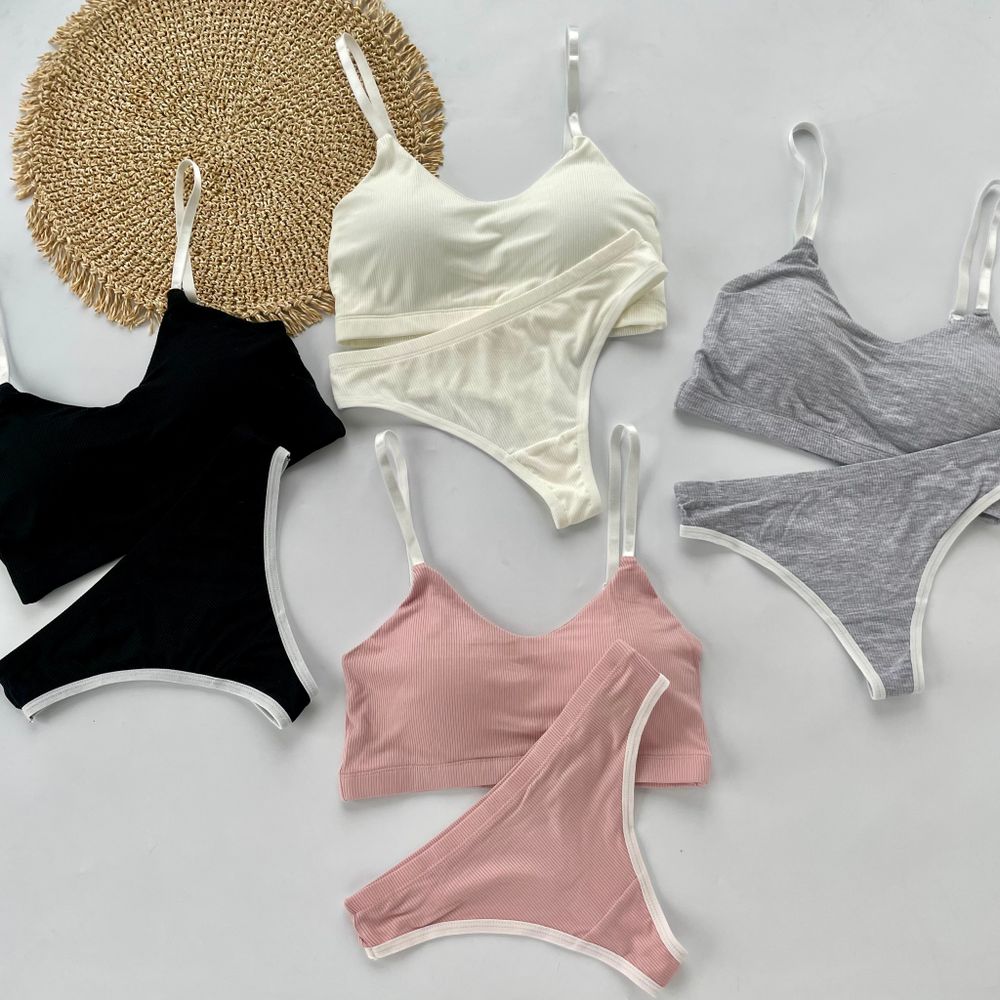 Комплект з топом в рубчик