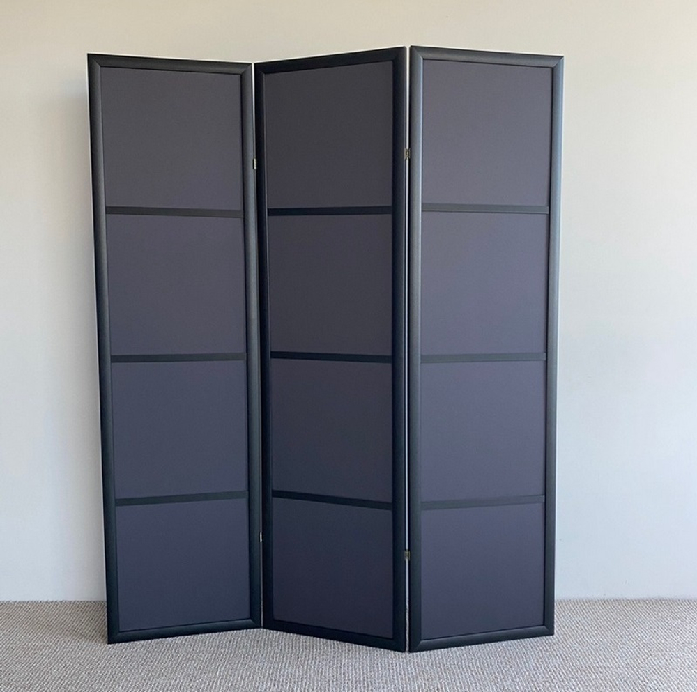 Ширма в темной раме классическая