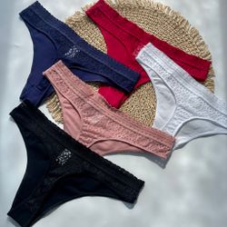 Стрінги гладенькі спереду, мереживні ззаду