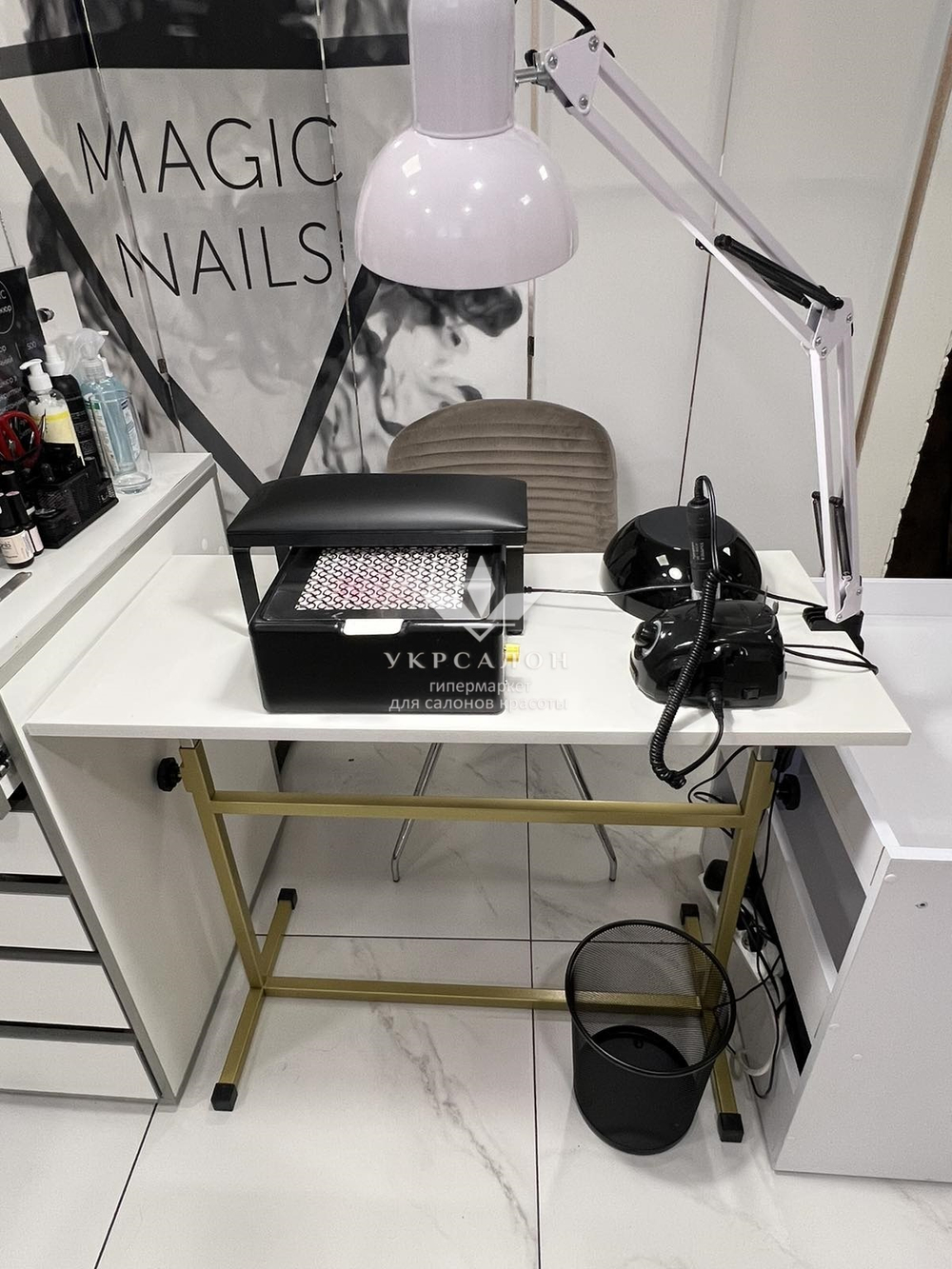 Маникюрный стол Tertio с регулировкой высоты