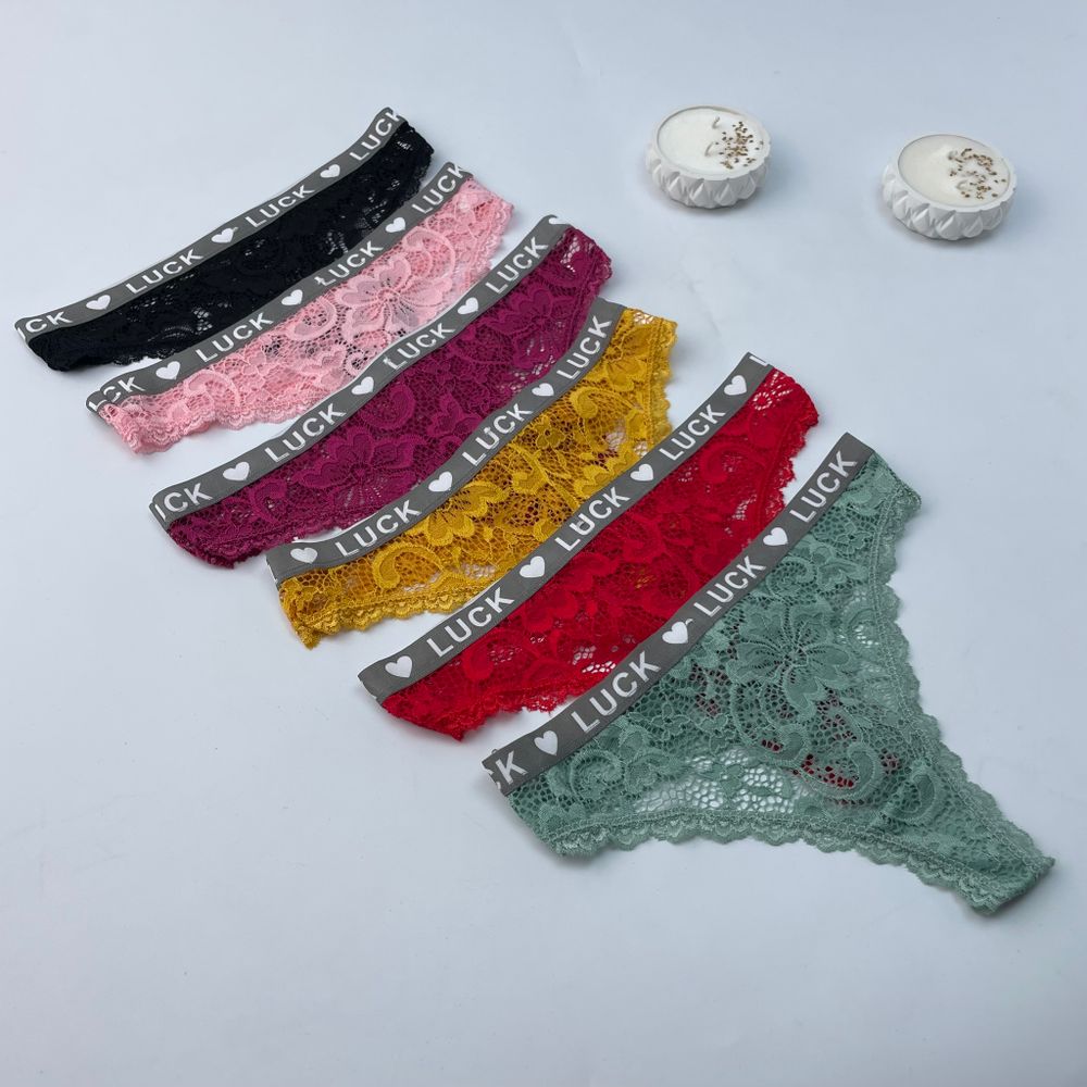 Мережеві трусики з написом на резинці