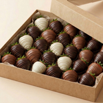 Класична полуниця у трьох шоколадах