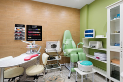 Педикюрно-косметологическое кресло КП-5 с подставкой для ванночки