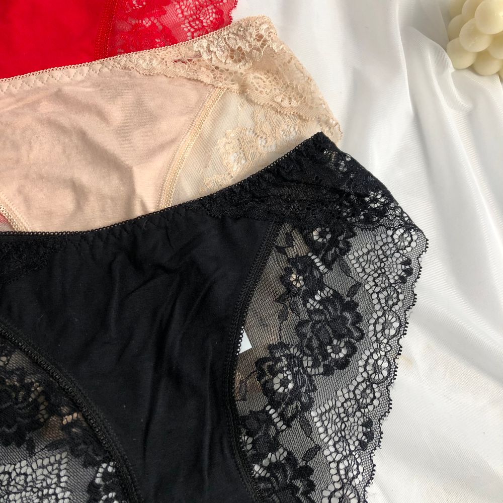 Сліпи з мереживом ззаду