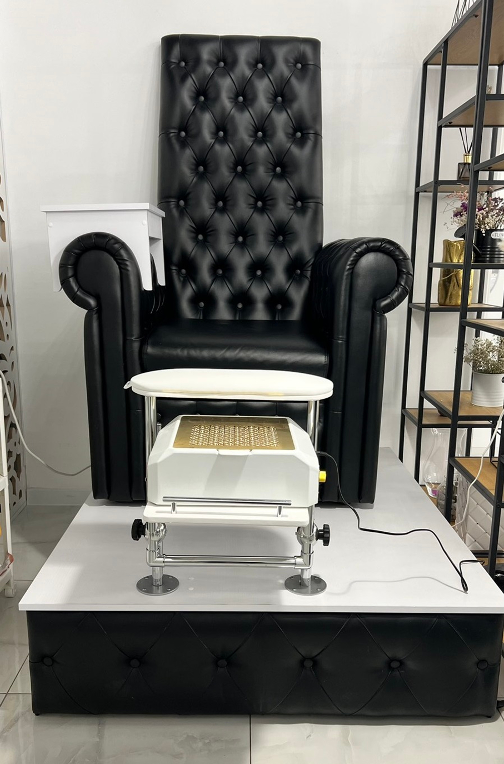 Педикюрное крісло трон queen
