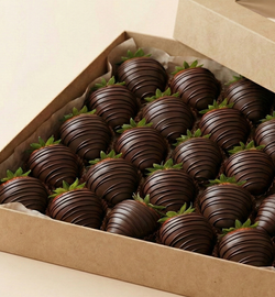 Класична полуниця у чорному шоколаді