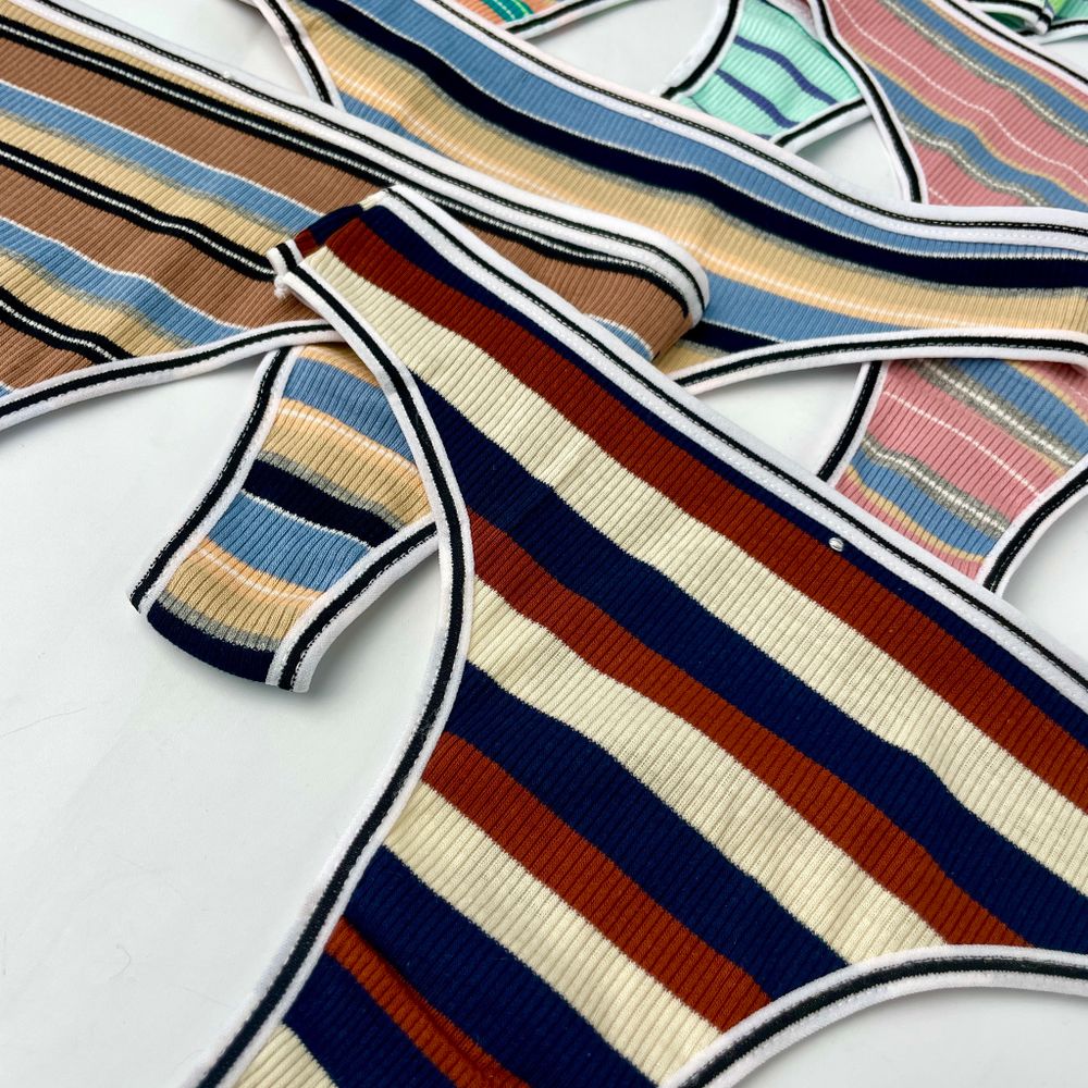 Стрінги в смужку