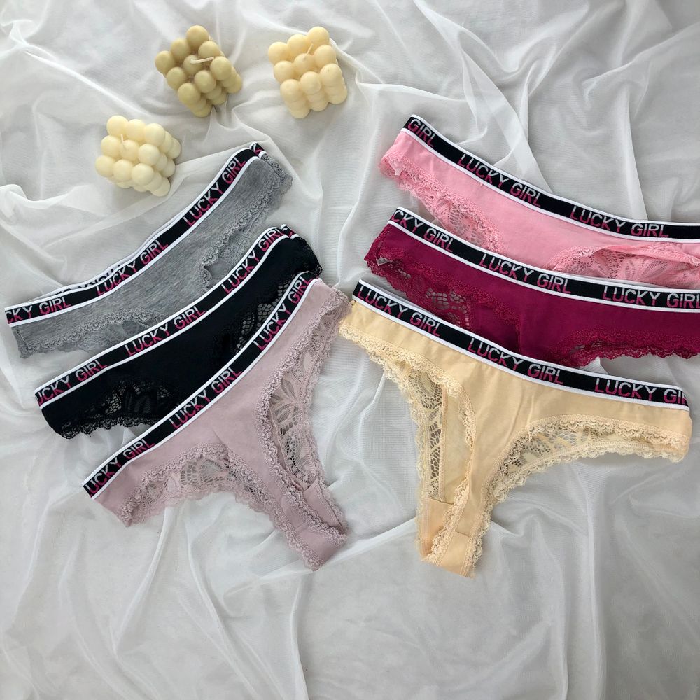 Стрінги з мереживними вставками