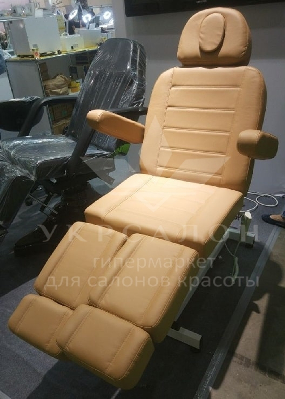 Педикюрно-косметологічне крісло 3706 (з 1 мотором)