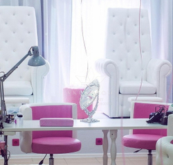 Педикюрное крісло трон queen