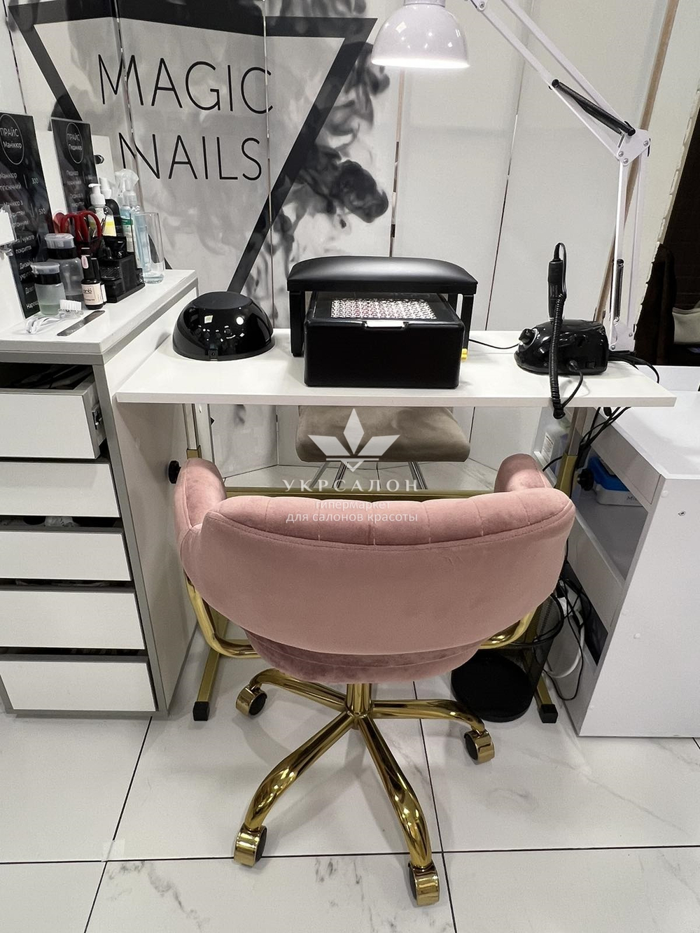 Маникюрный стол Tertio с регулировкой высоты