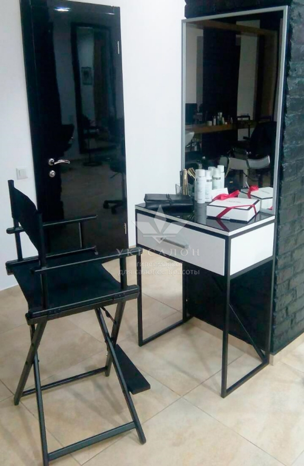 Рабочее место с подсветкой 004