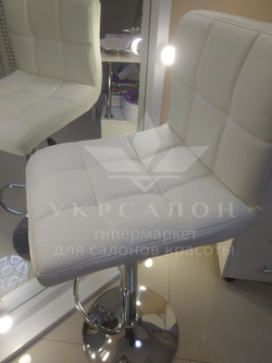 Стульчик для визажа Lion