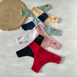 Американки з мереживними вставкоми