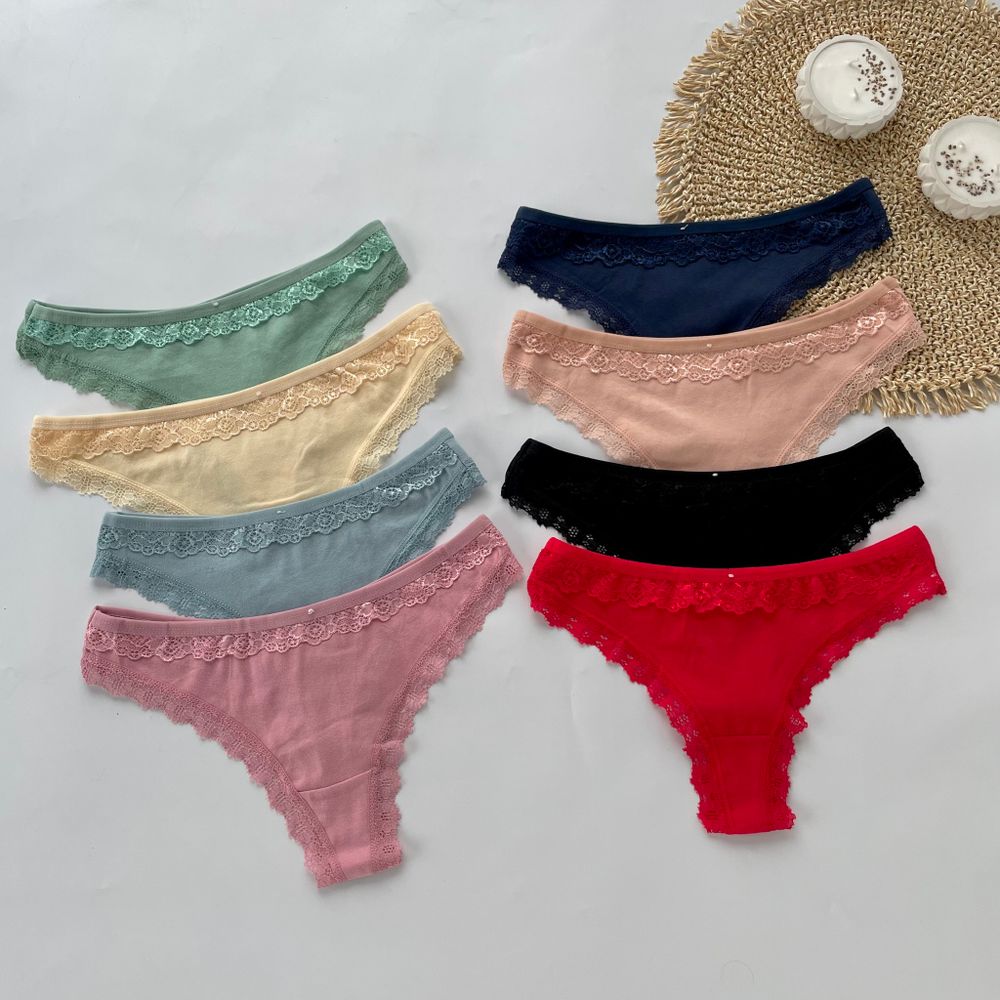 Гладенькі стрінги з мереживними вставками