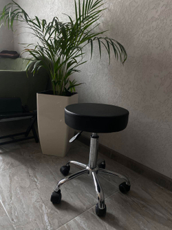 Стул для мастера 105