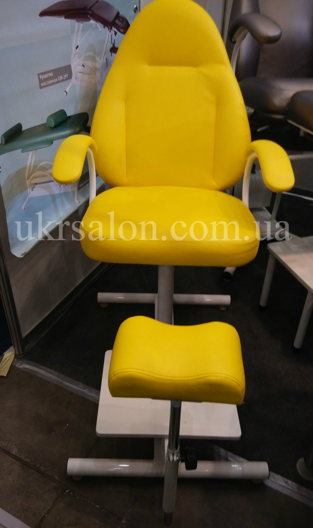 Педикюрное крісло КП-2 з регульованою підставкою