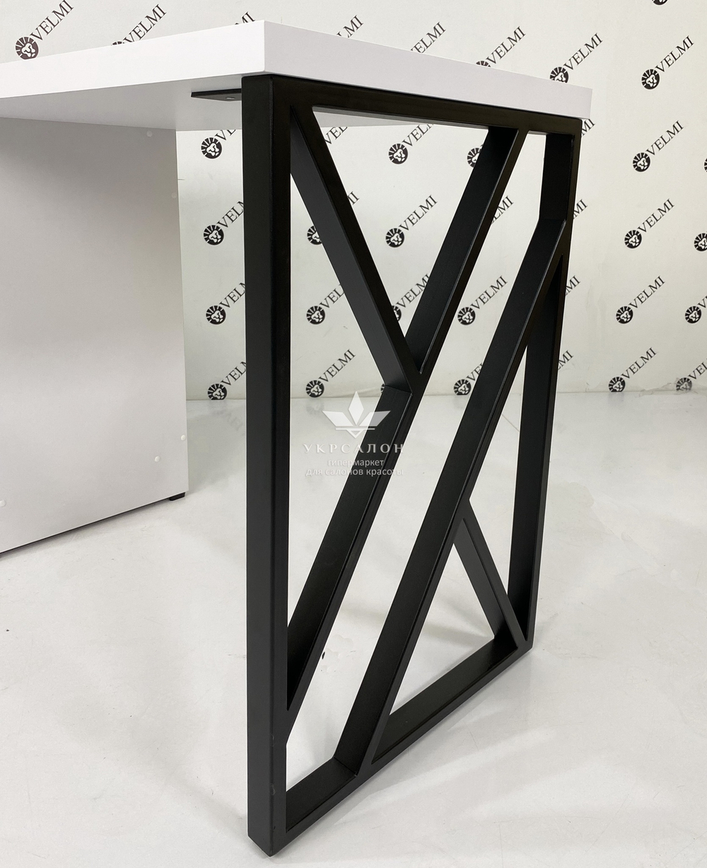 Манікюрний стіл Leo