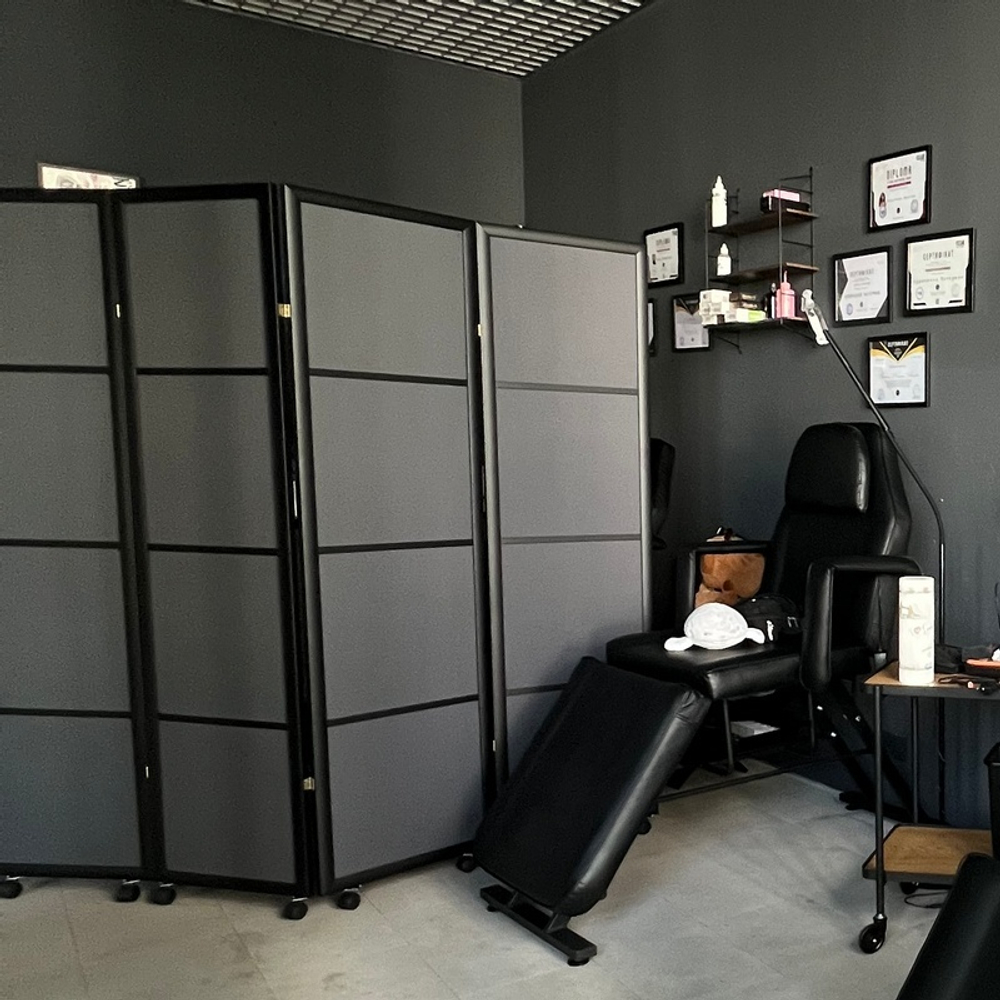 Ширма в темной раме классическая