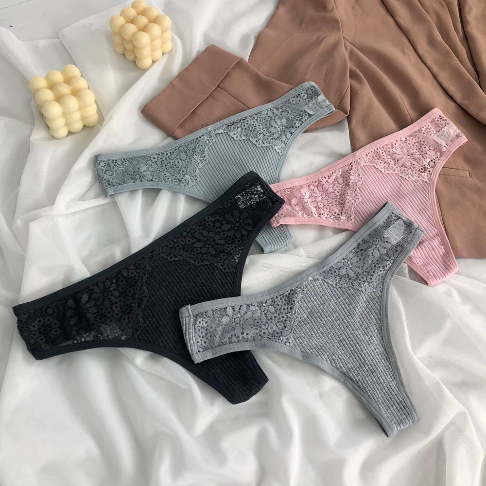 Трусики в рубчик з мереживною вставкою