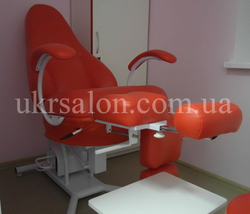 Педикюрно-косметологическое кресло КП-5 с подставкой для ванночки