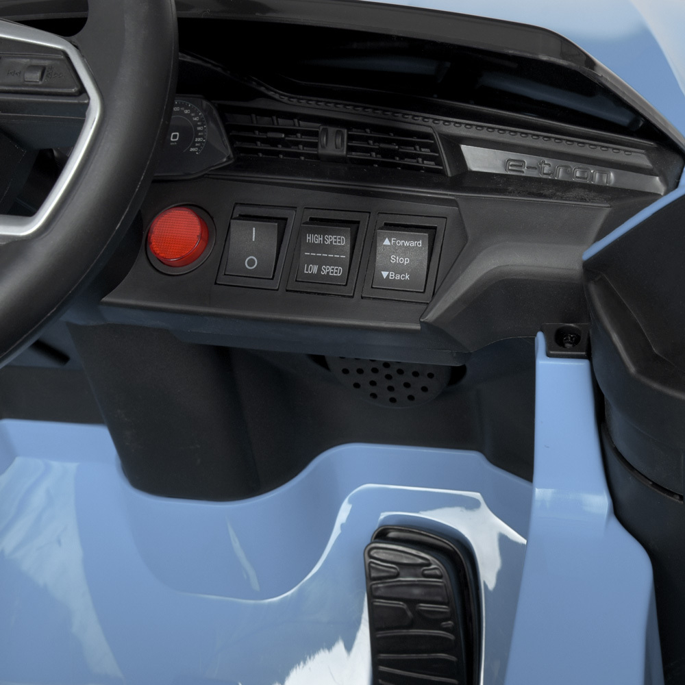 Детский электромобиль Audi e-tron 60W M 4806EBLR
