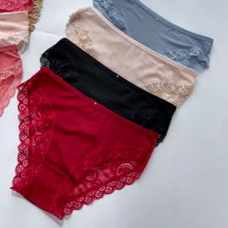 Сліпи з мереживом ззаду