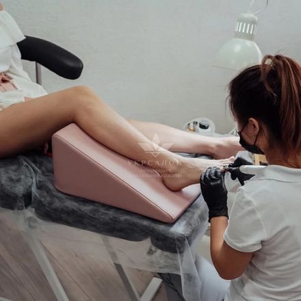 Подставка клин для педикюра