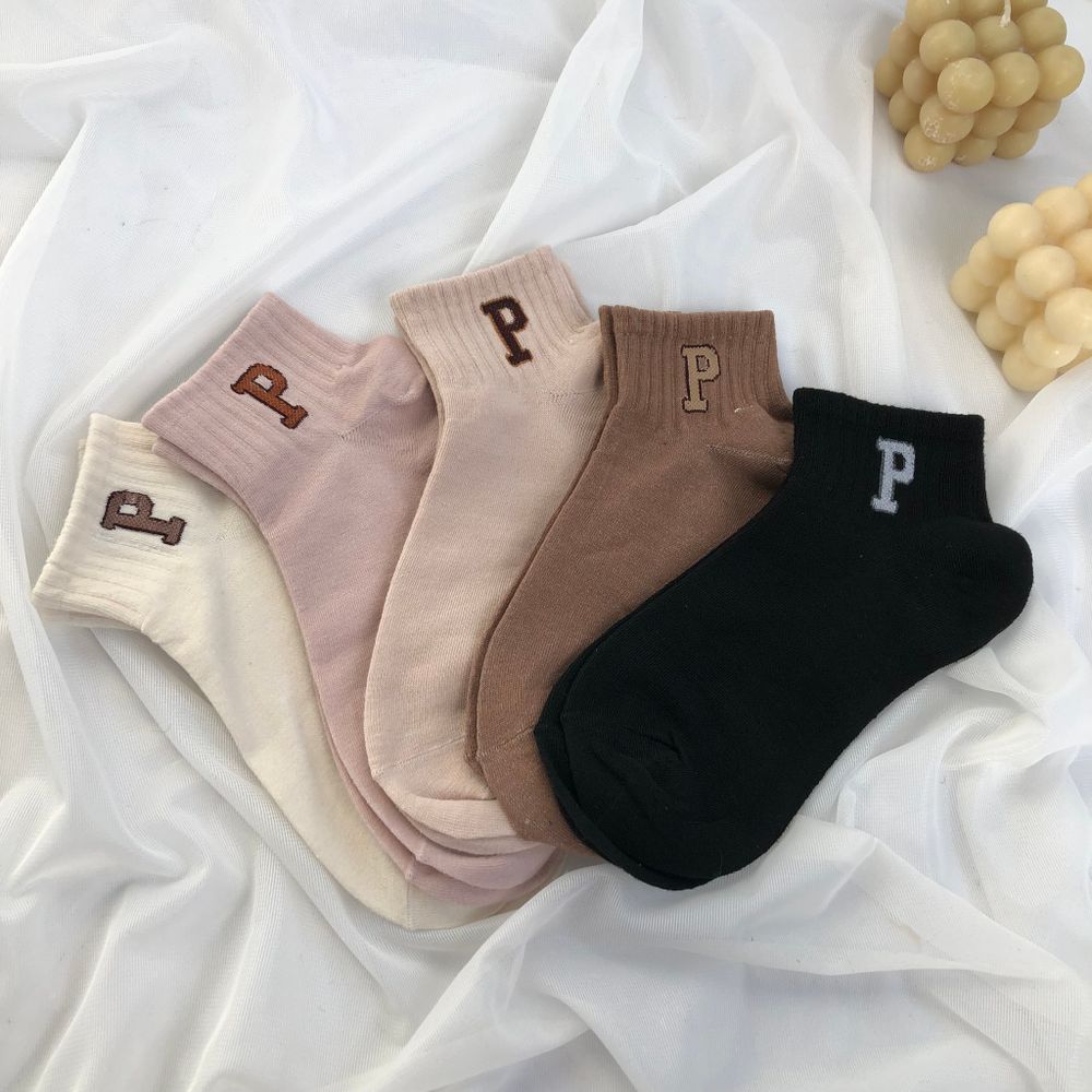 Шкарпетки з літерою Р низькі