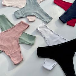 Стрінги з написами