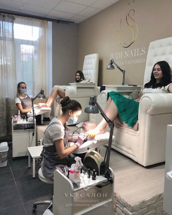 Педикюрное крісло трон queen