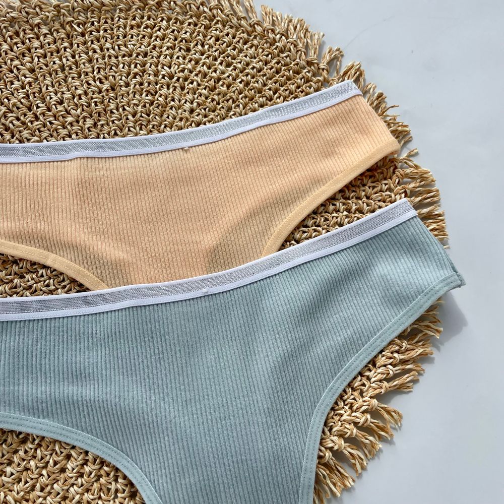 Стрінги з блискучою вставкою на резинці