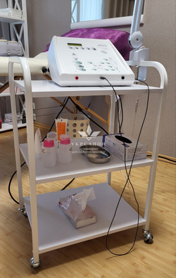 Косметологическая тележка R-24 white