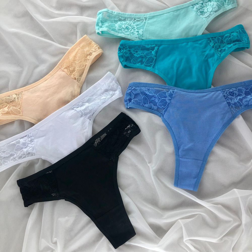 Стрінги з мереживними вставками