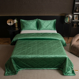 Велюровое покрывало в клетку и одна/две наволочки OVL049