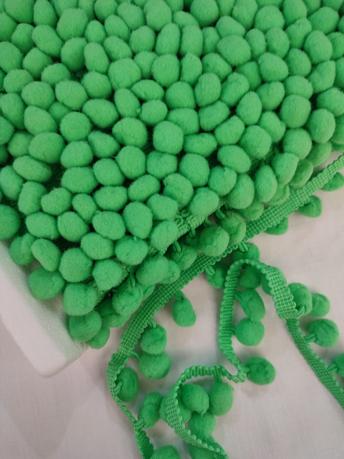 Помпоны на тесьме (1 см)