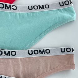 Гладенькі стрінги з написом