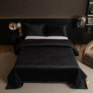 Велюровое покрывало в клетку и одна/две наволочки OVL047