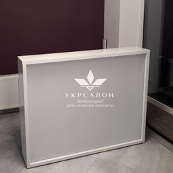 Ресепшн Nemo с подсветкой