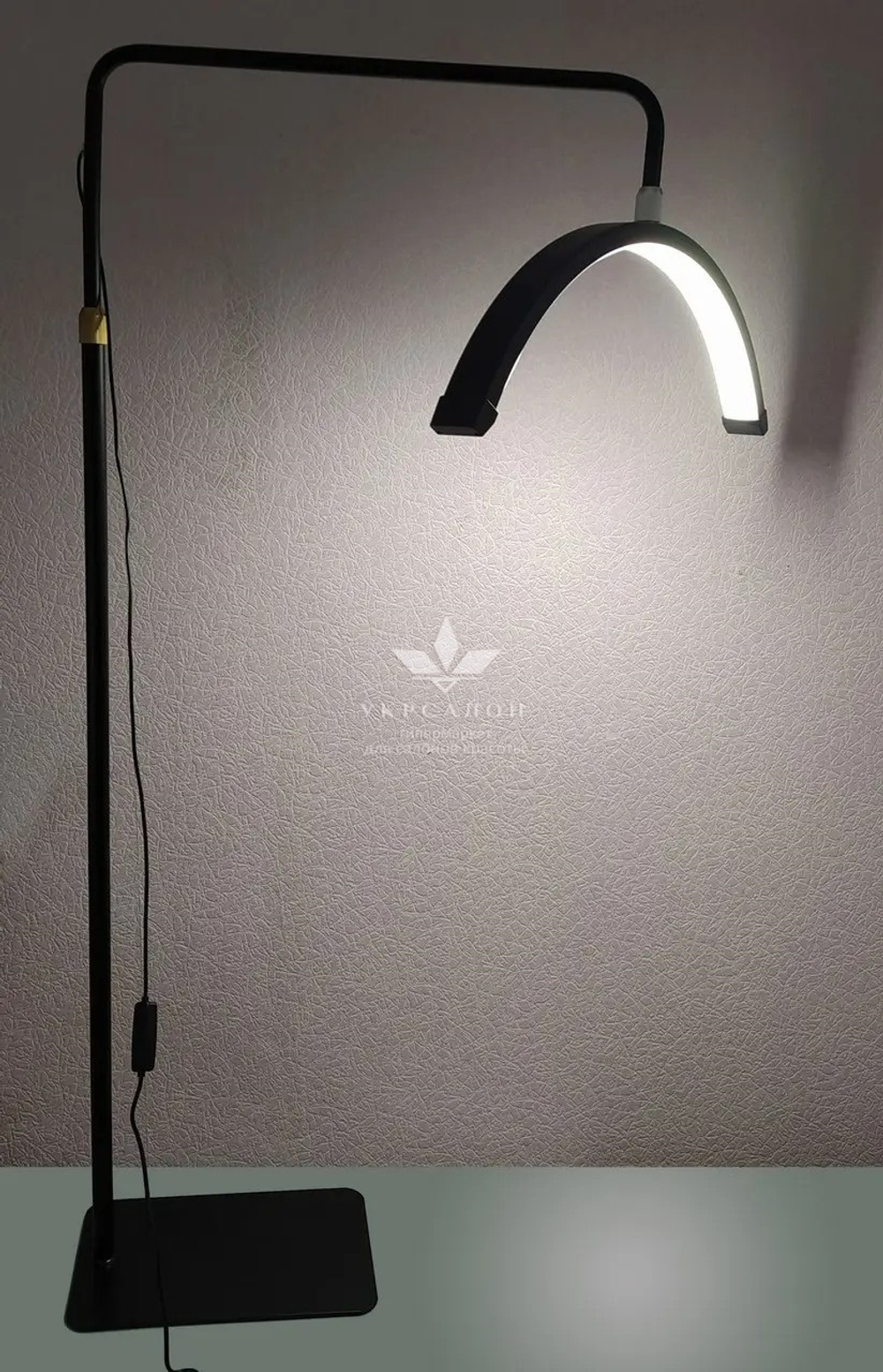Бестеневая Led лампа для бьюти мастера универсальная полумесяц 58 см, 24 Вт, черная
